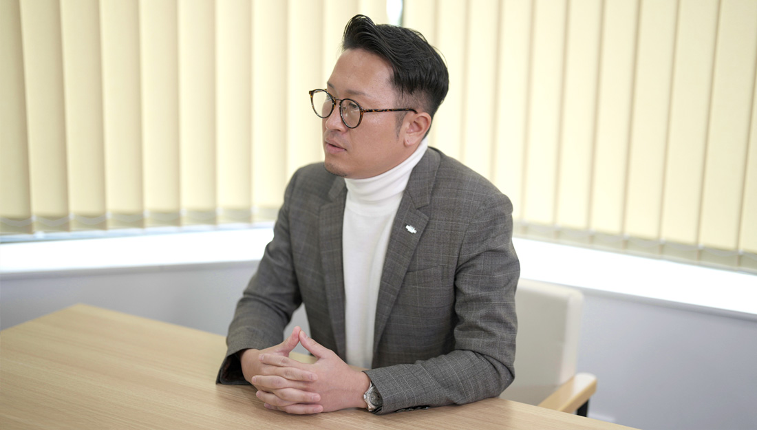 建設/人財事業部 藤崎部長