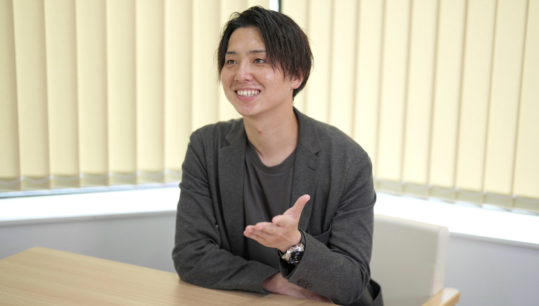 ライバー事業部 越澤社員