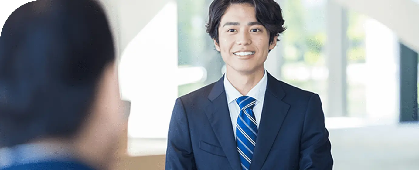 面談中の男性の画像